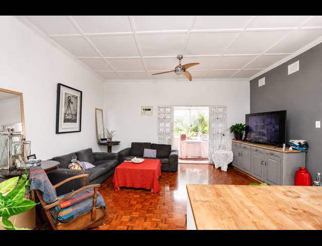 2 BEDROOM APARTMENT FOR SALE IN GLENWOOD